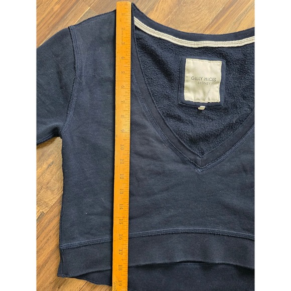 GILLY HICKS Navy Blue Cropped V Neck Sweatshirt Sz M Y2K streetwear sporty clean - Picture 4 of 5